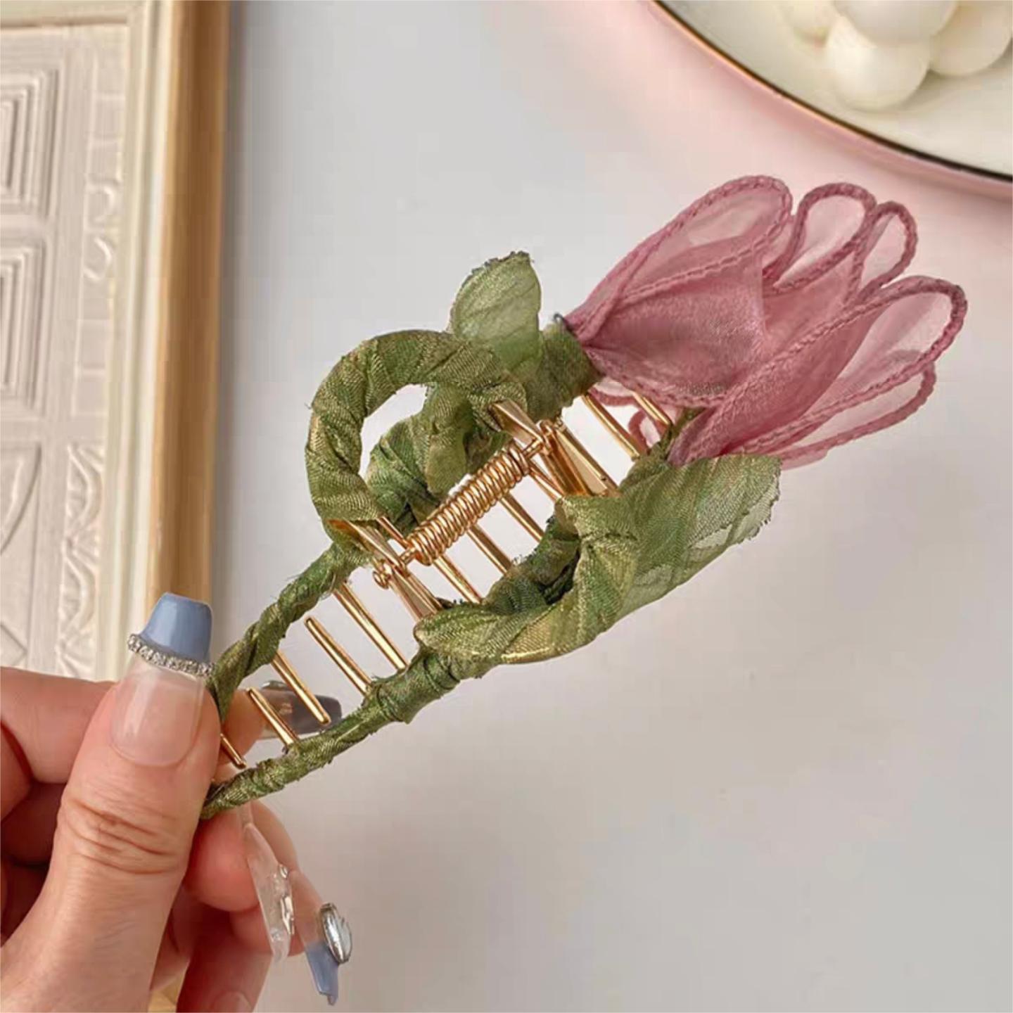 Elegante Haarspange mit Tulpen-Chignon aus Spitze
