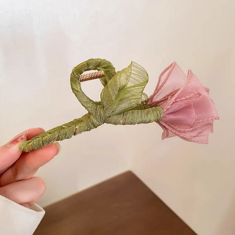 Elegante Haarspange mit Tulpen-Chignon aus Spitze