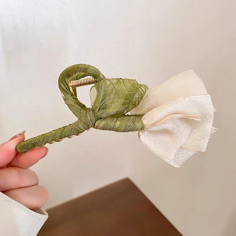 Elegante Haarspange mit Tulpen-Chignon aus Spitze