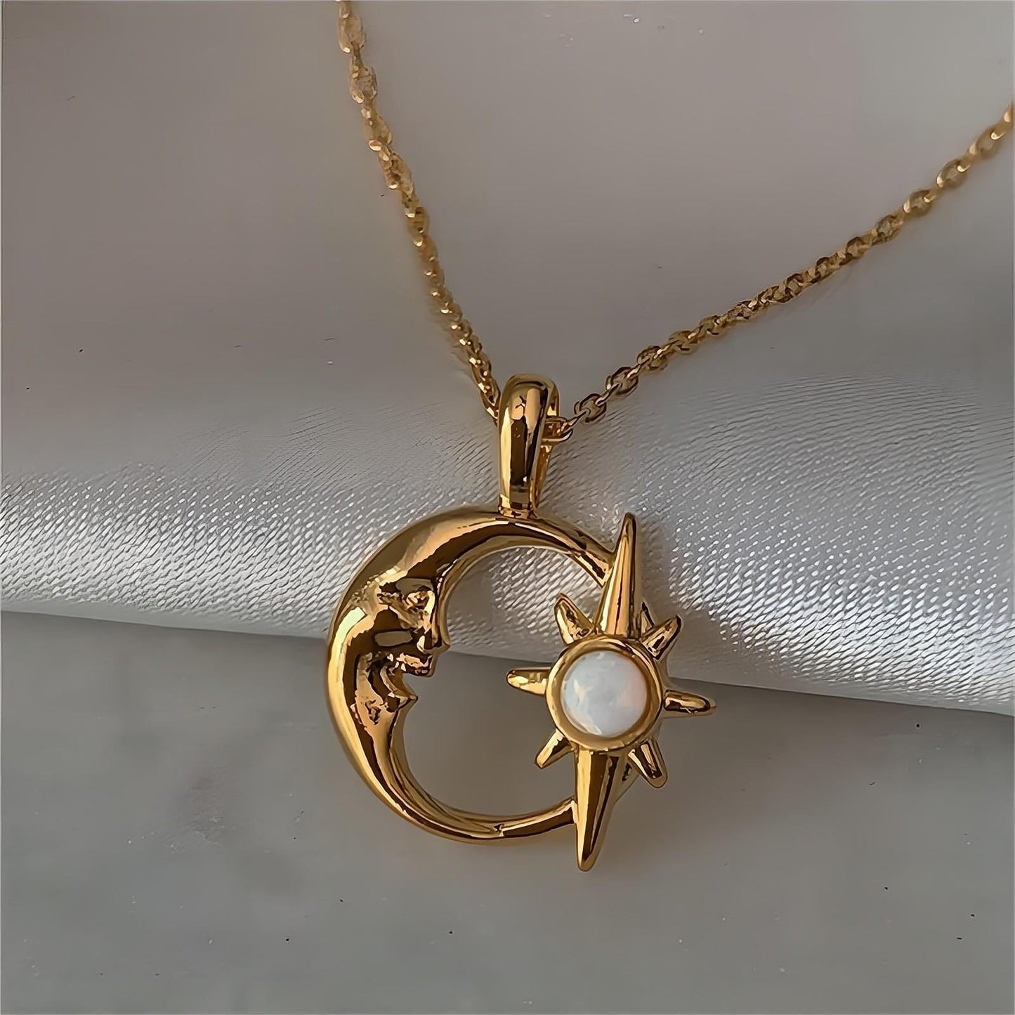 Collier Opale Étoile Phase de Lune