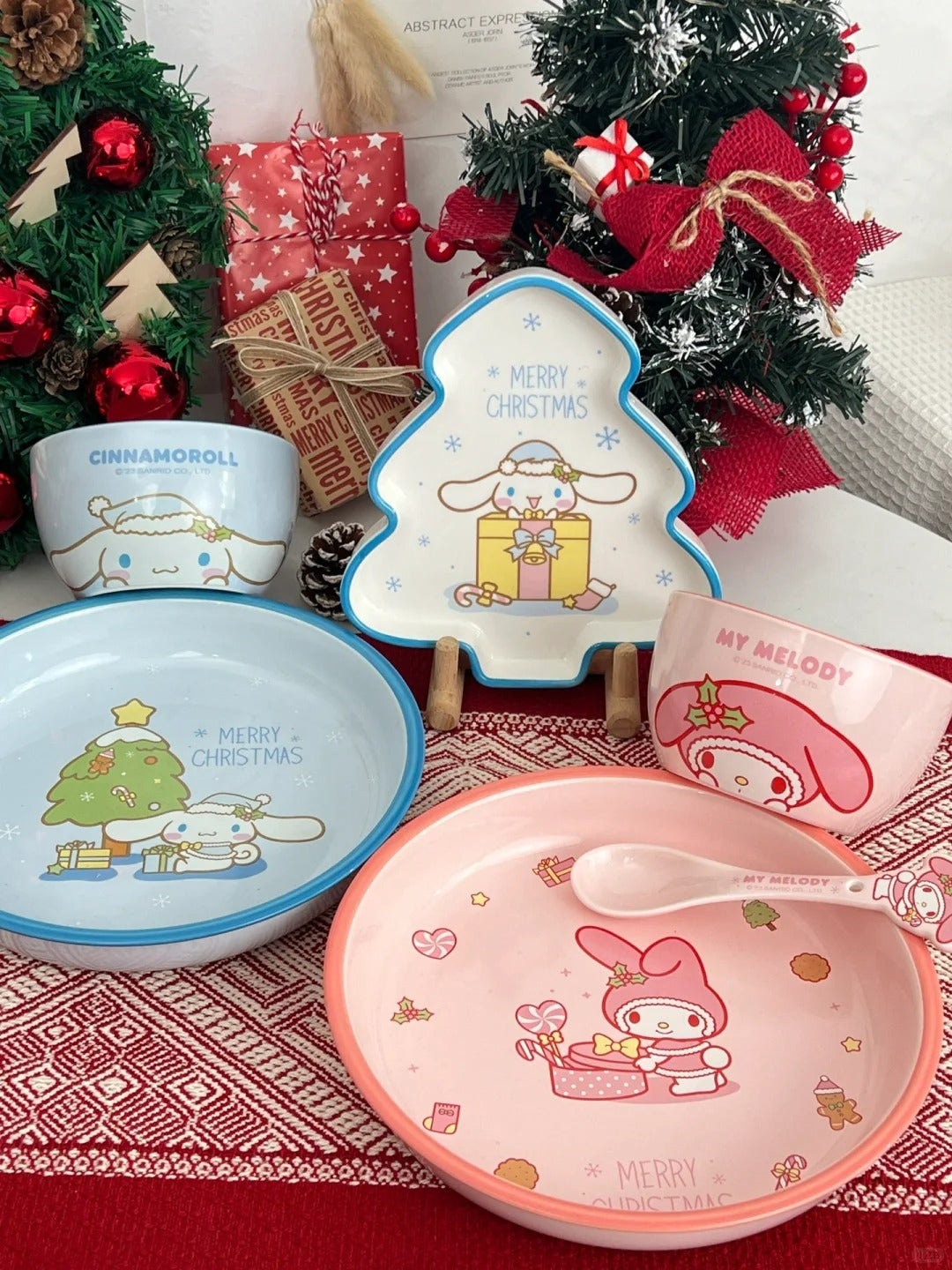 Cinna and Melo Christmas Tableware Set