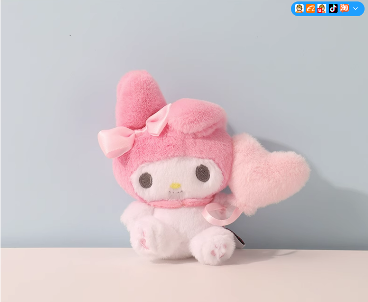 Porte-clés en peluche représentant un personnage de dessin animé avec un cœur