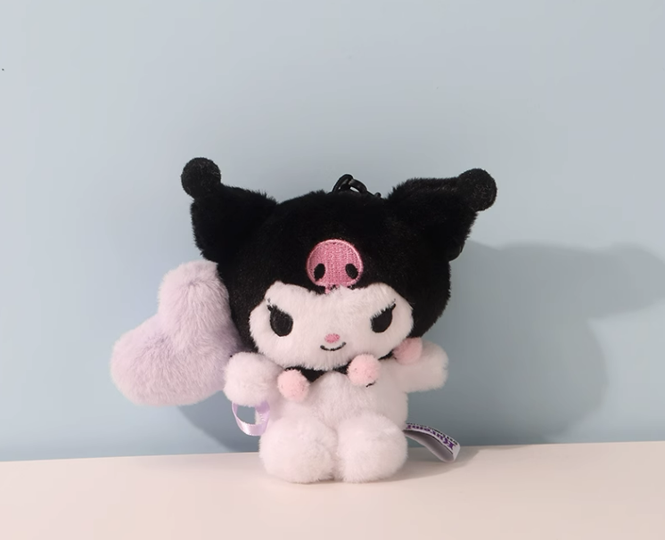Porte-clés en peluche représentant un personnage de dessin animé avec un cœur
