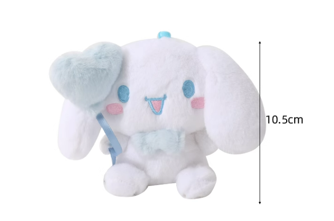 Porte-clés en peluche représentant un personnage de dessin animé avec un cœur