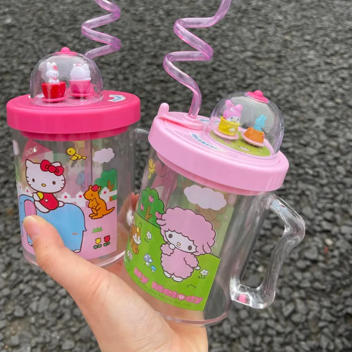 Colorful Kitty Melo Bottle With Straws