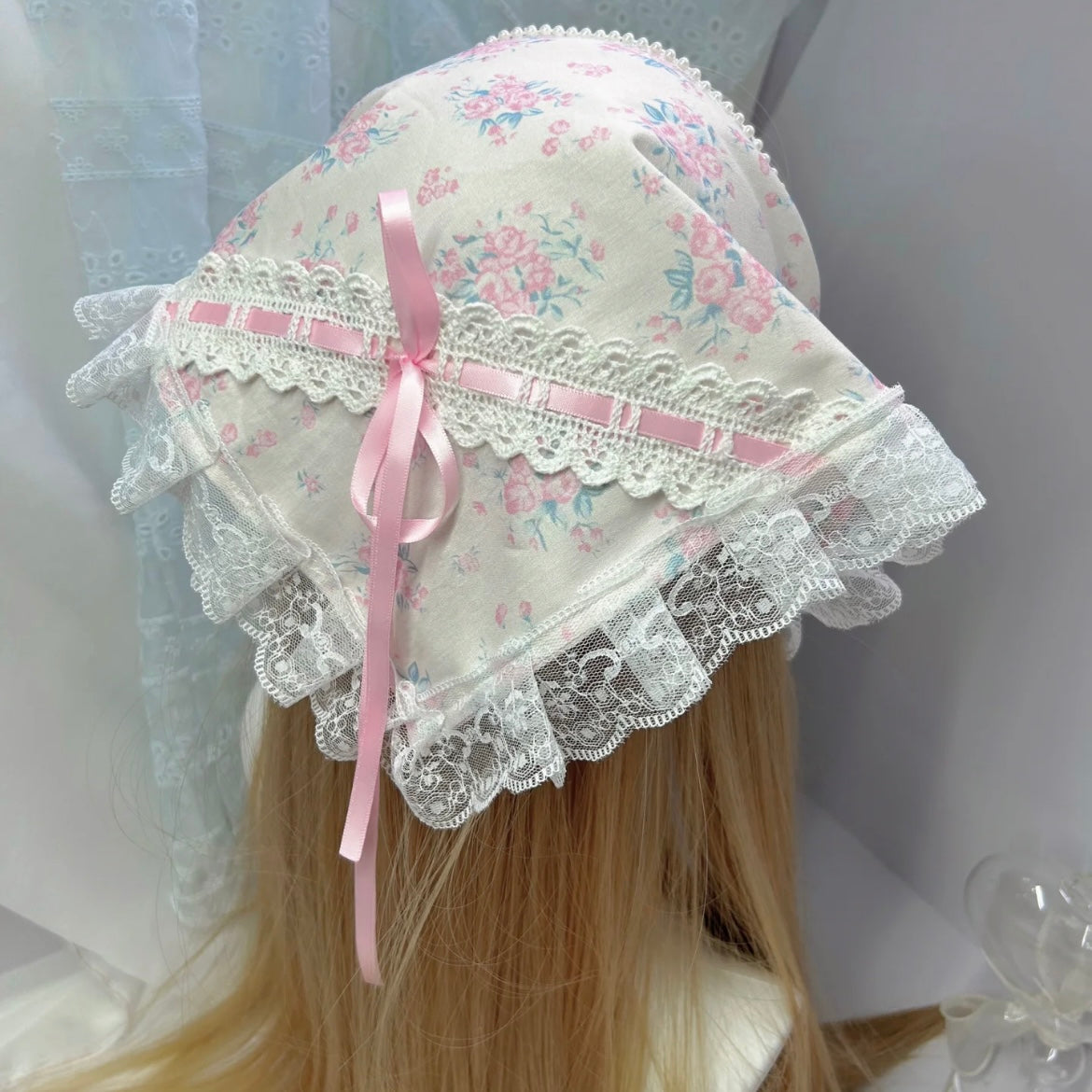 Foulard à cheveux avec nœud en ruban de dentelle florale colorée