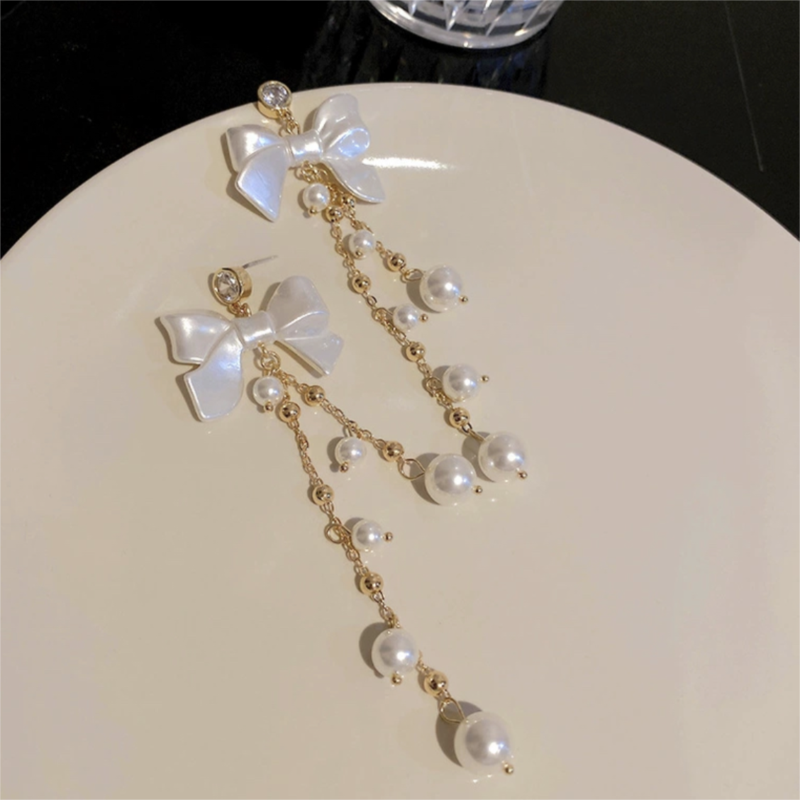 Boucles d'oreilles pendantes en forme de nœud papillon avec strass