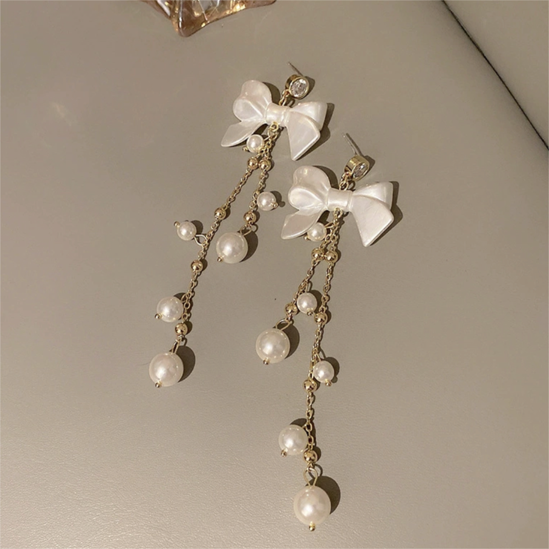 Boucles d'oreilles pendantes en forme de nœud papillon avec strass