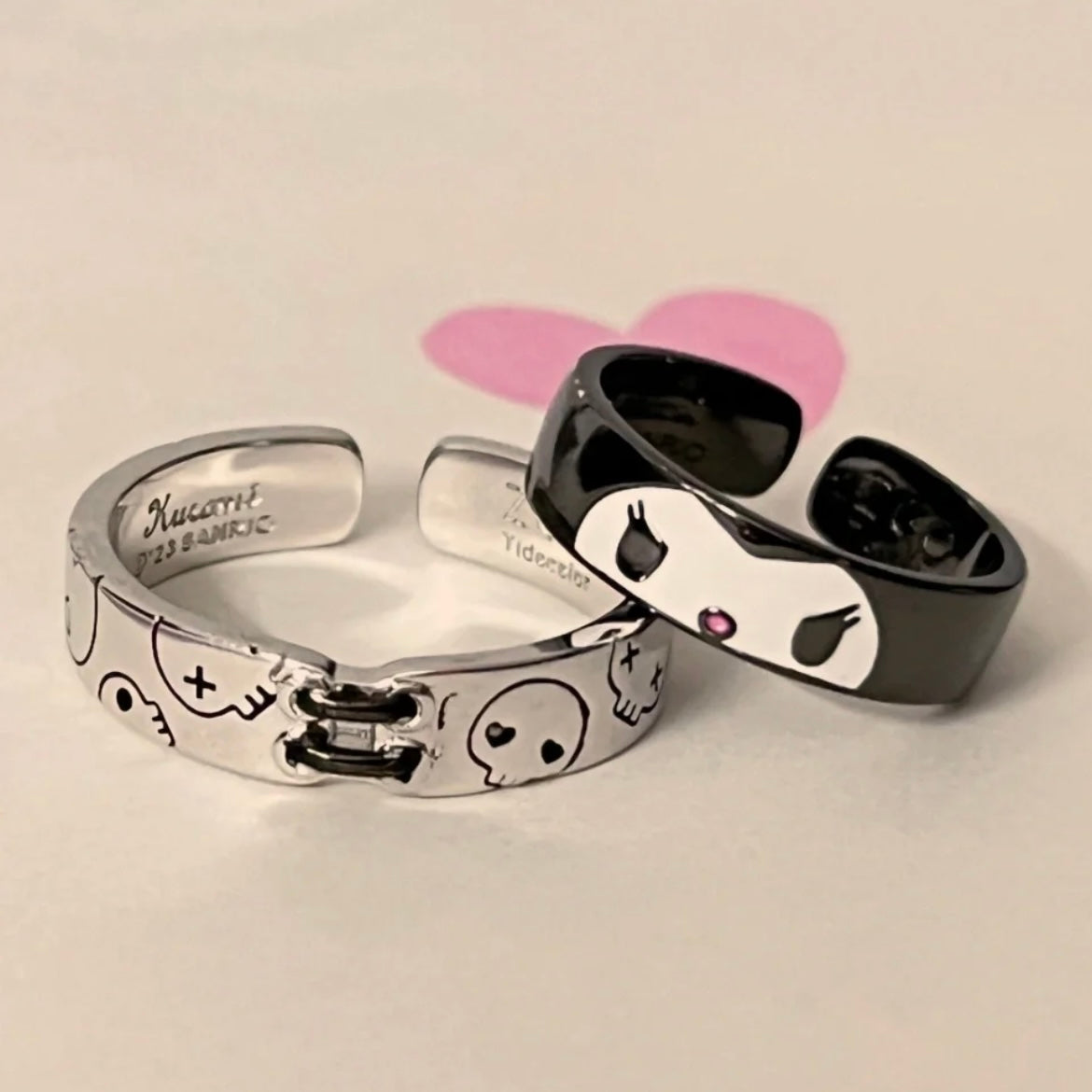 Bague assortie en émail chic avec motif sculpté Kuro Baku