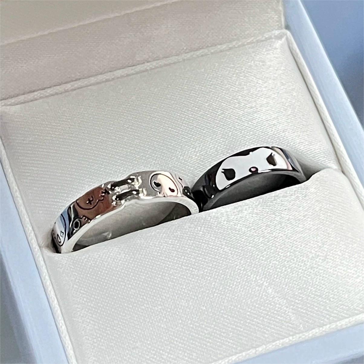 Bague assortie en émail chic avec motif sculpté Kuro Baku