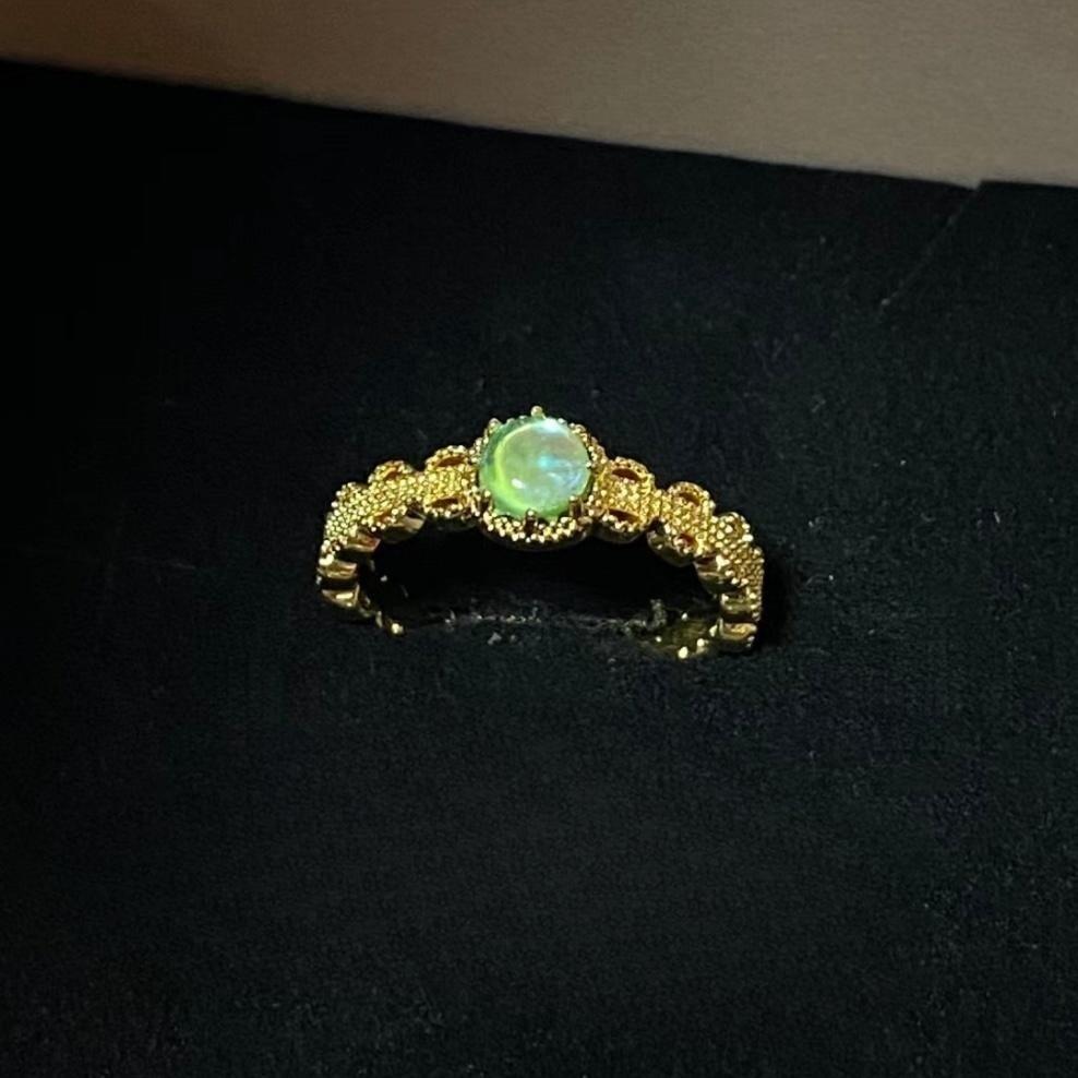 Bague ouverte élégante incrustée de cristal vert