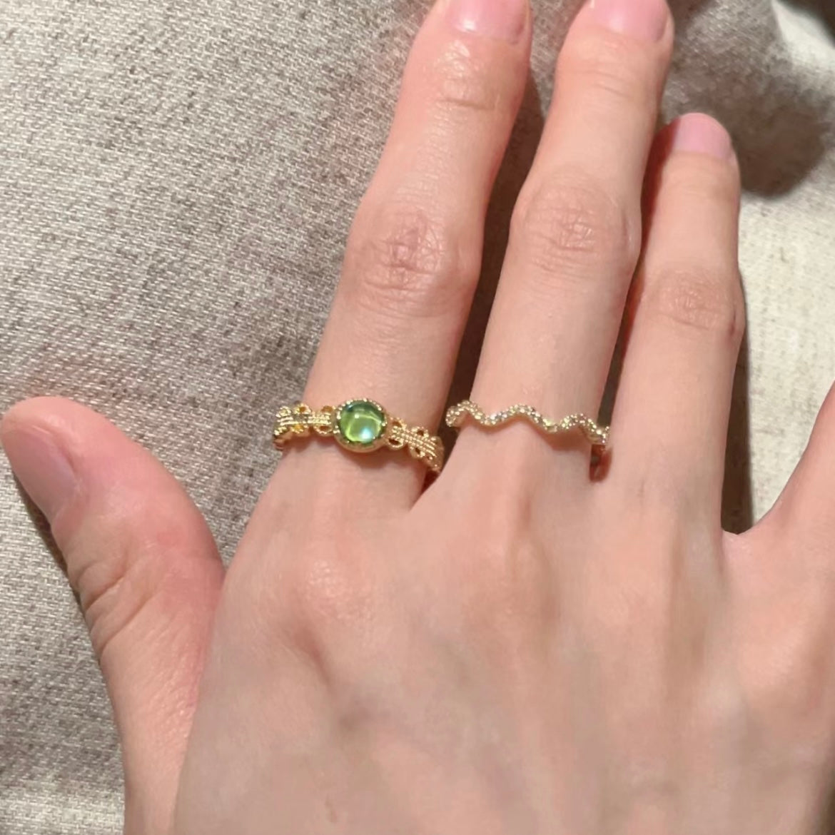 Bague ouverte élégante incrustée de cristal vert