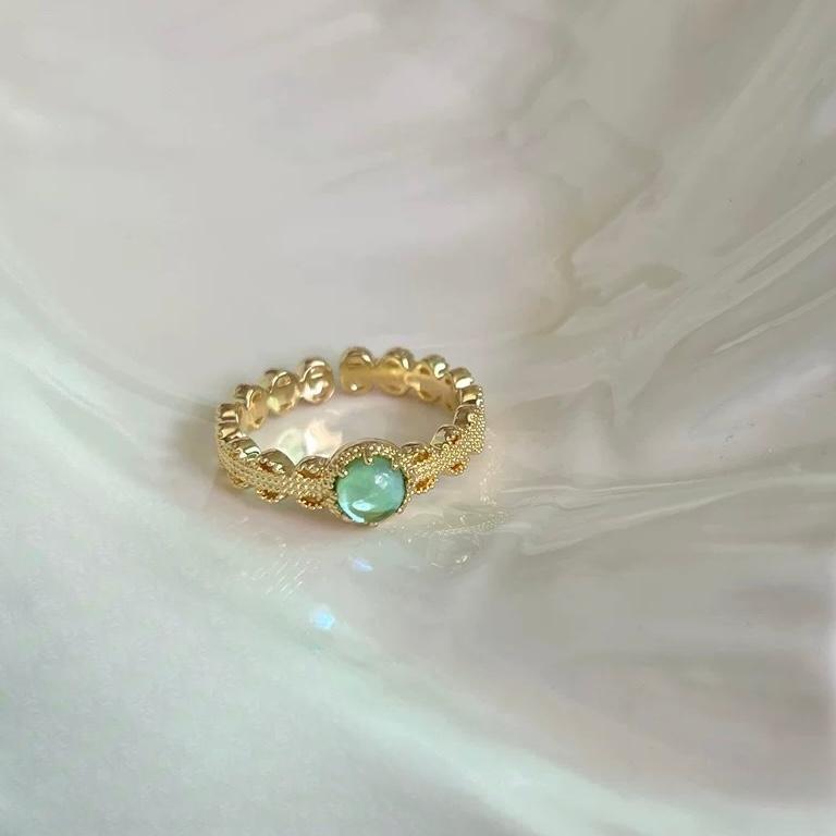 Bague ouverte élégante incrustée de cristal vert
