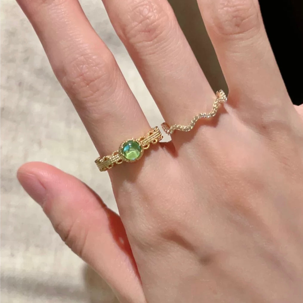 Bague ouverte élégante incrustée de cristal vert