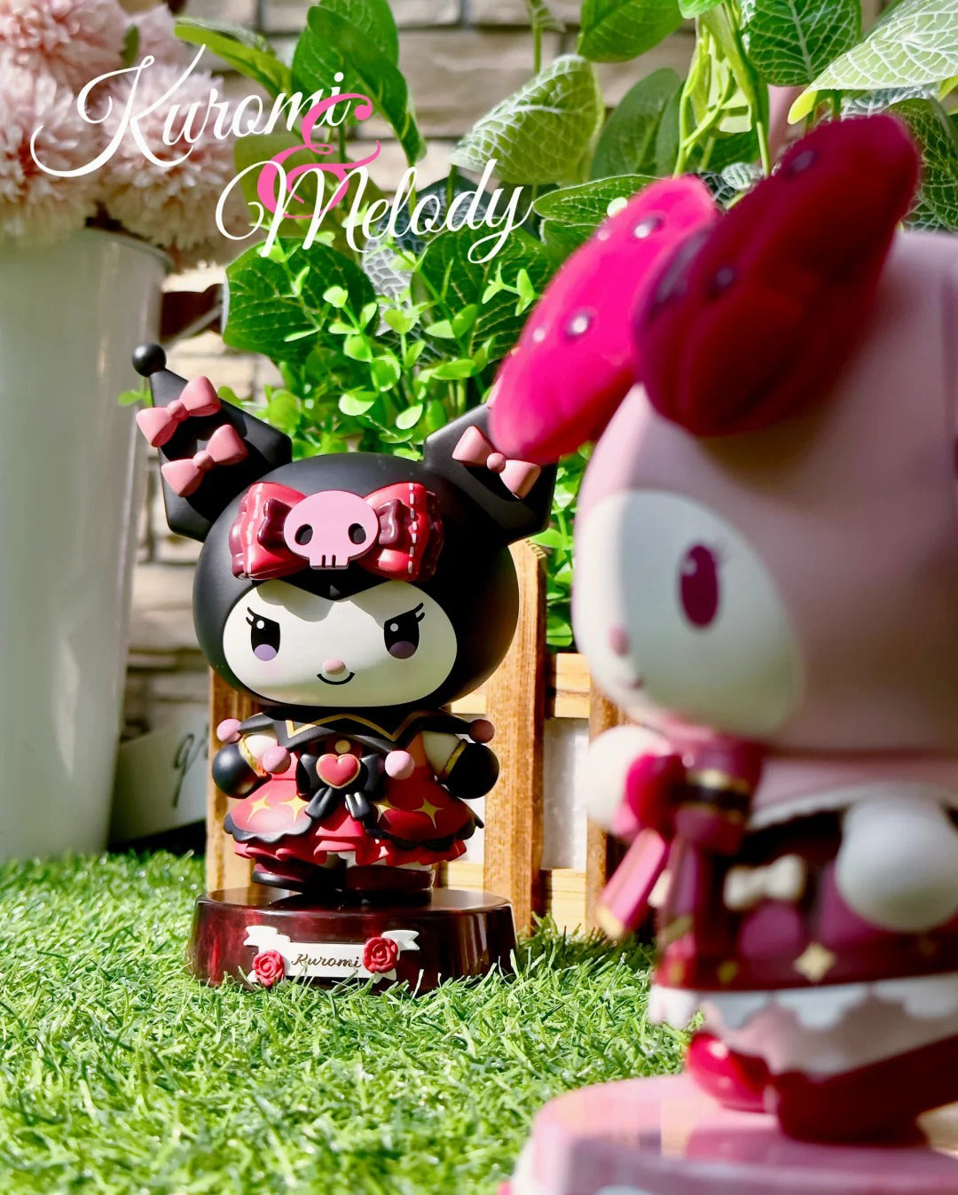 Melo and Kuro Dancer Figure