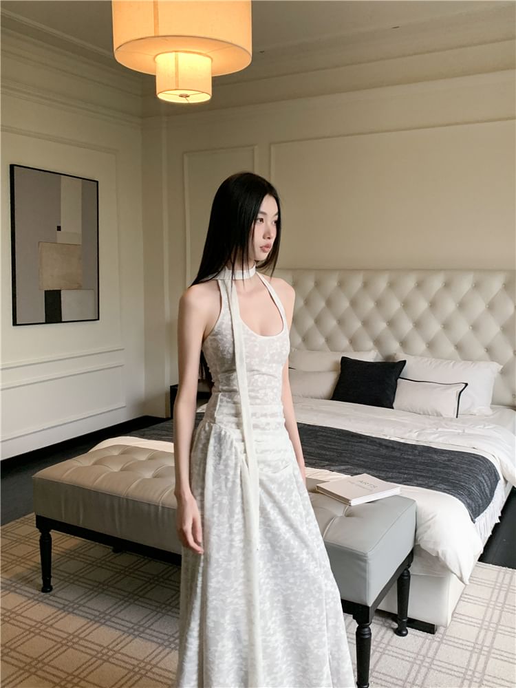 Sleeveless Lace A-Line Maxi Dress