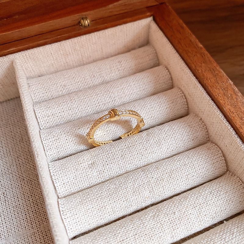 / Open Ring Rhinestone Geometry