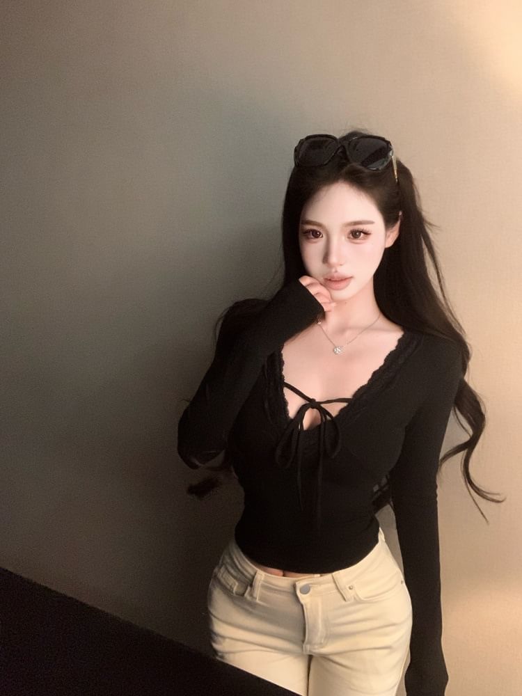 V-Neck Lace Trim Tie Front Cropped Tee