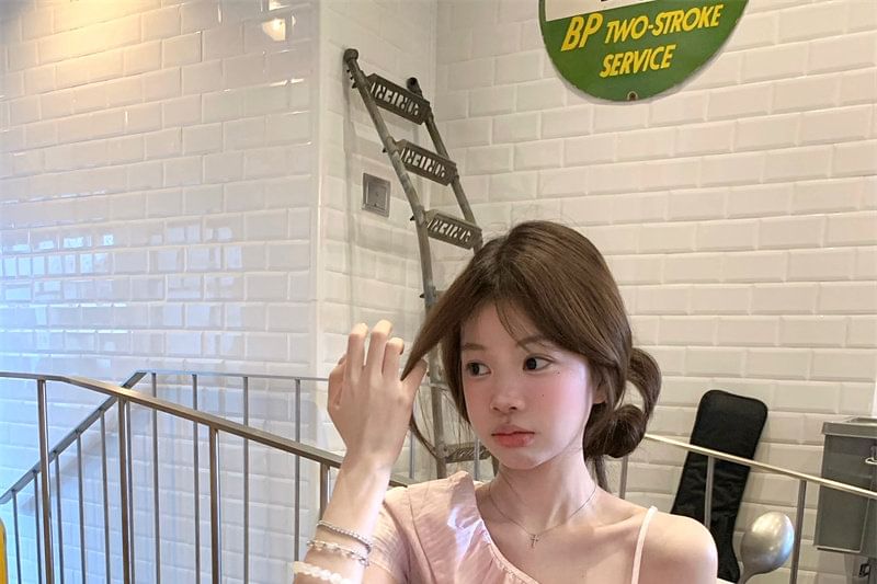 Short Sleeve Cold Shoulder Ribbon Accent Cropped Tee
