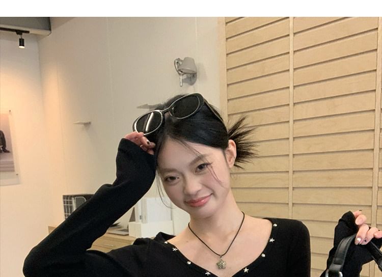 Long Sleeve V-Neck Plain Studded Tee