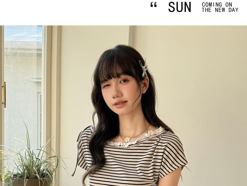 Short Sleeve Round Neck Striped Lace Trim T-Shirt