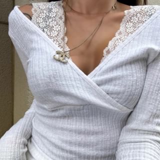 V-Neck Lace Panel Slim Knit Pullover