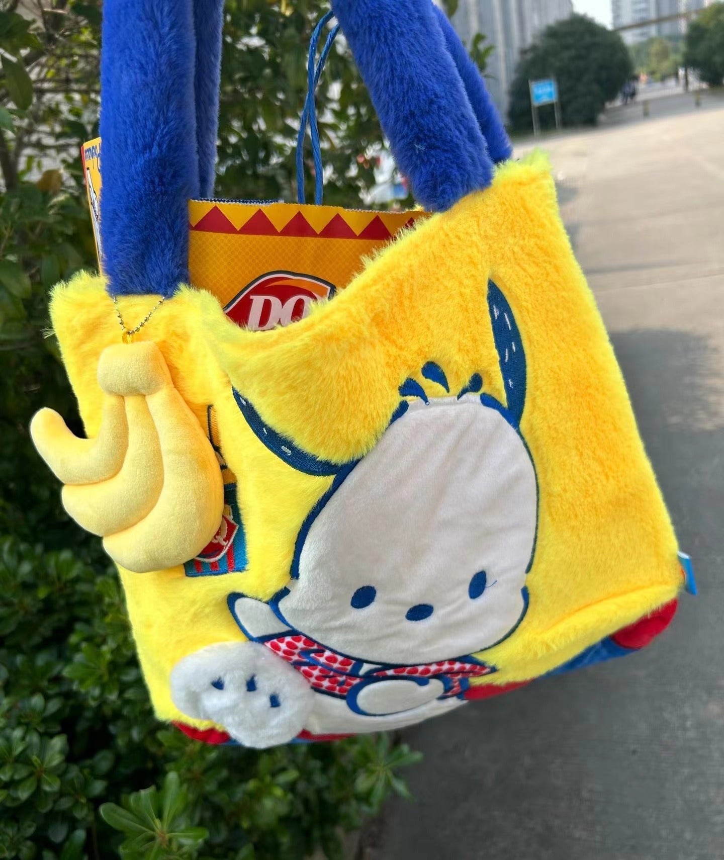 Sac fourre-tout en peluche Pocha en édition limitée