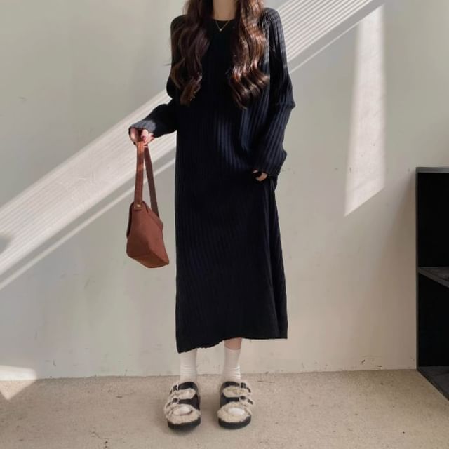 Crewneck Knit Long-Sleeved Maxi A-Line Dress