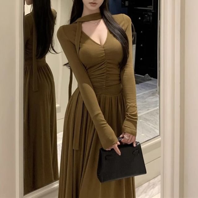 Long-Sleeve V-Neck Plain Ruched Maxi A-Line Dress