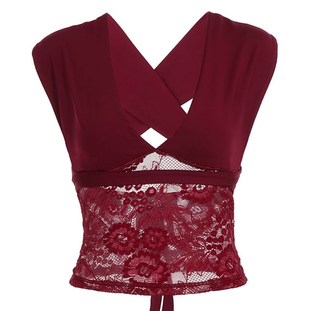 Slim Fit Halter Neck Lace Panel Crop Top