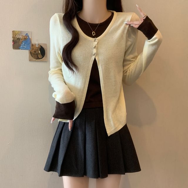 Two-Tone Knit Top with Crew Neck and Side Slits
