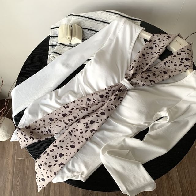 Ruched Slit Crop Tee with Leopard Scarf Set