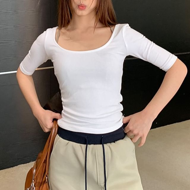 Solid Scoop-Neck Short-Sleeve Tee with Cropped Fit