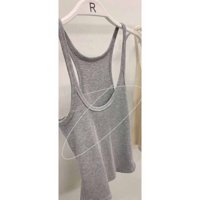 Solid Cropped Sleeveless Blouse