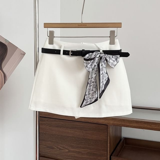 Mid Rise Plain Mini A-Line Skirt