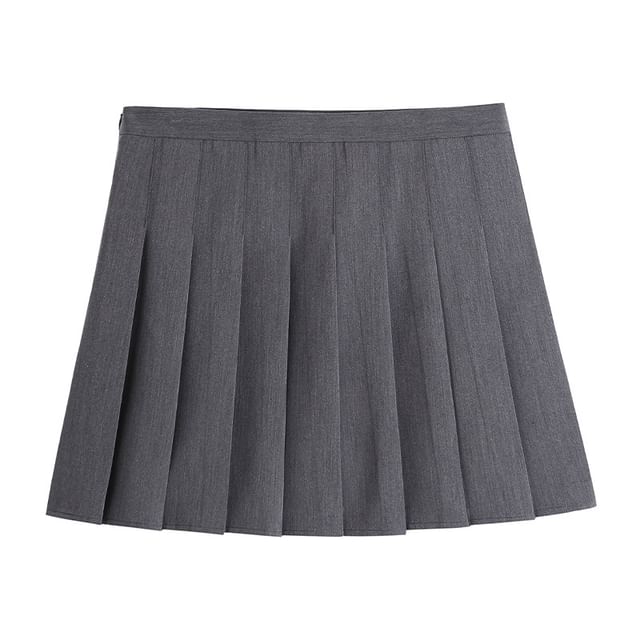 Short-Sleeve Round Neck Plain T-Shirt / High Waist Plain Pleated Mini A-Line Skirt