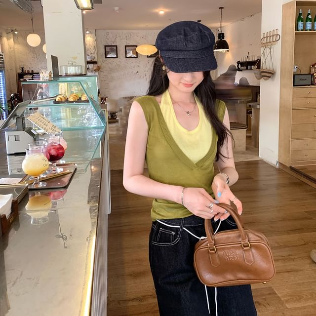 Halter Neck Two-Tone Slim Knit Top