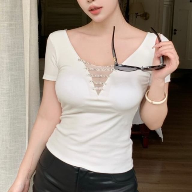 Rhinestone Accent V-Neck Short Sleeve Crop T-Shirt