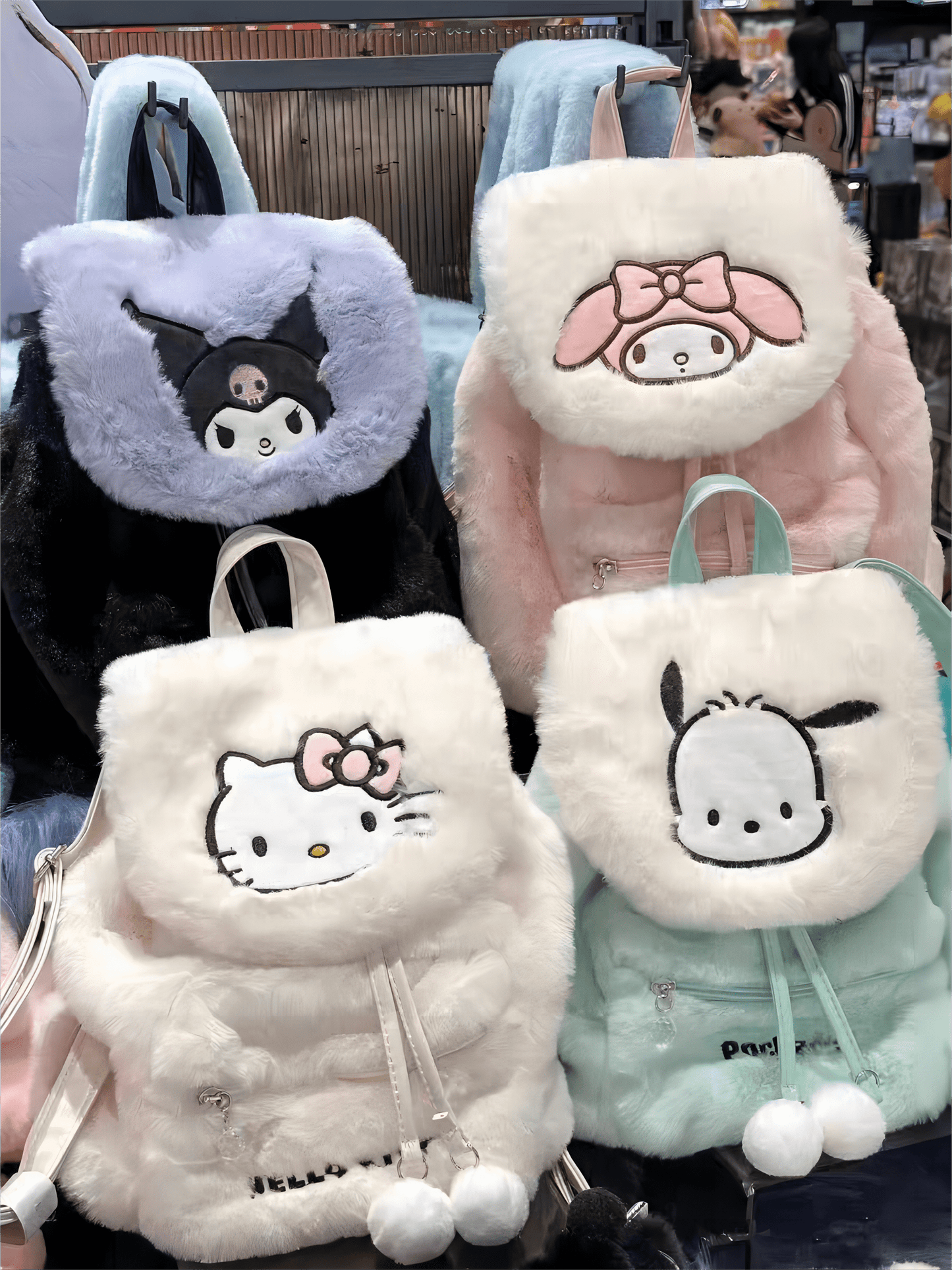 Sac à dos en peluche avec personnages authentiques