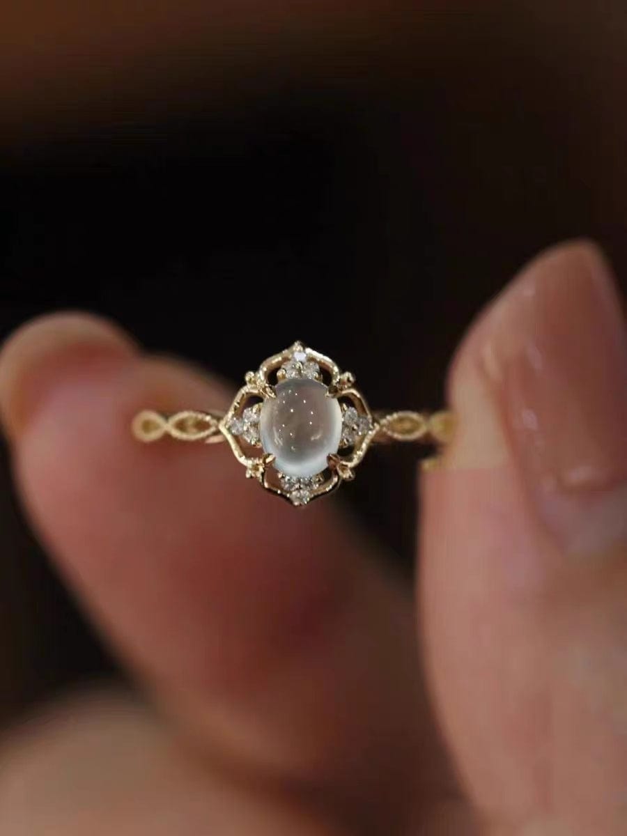 Bague en pierre de lune de style baroque