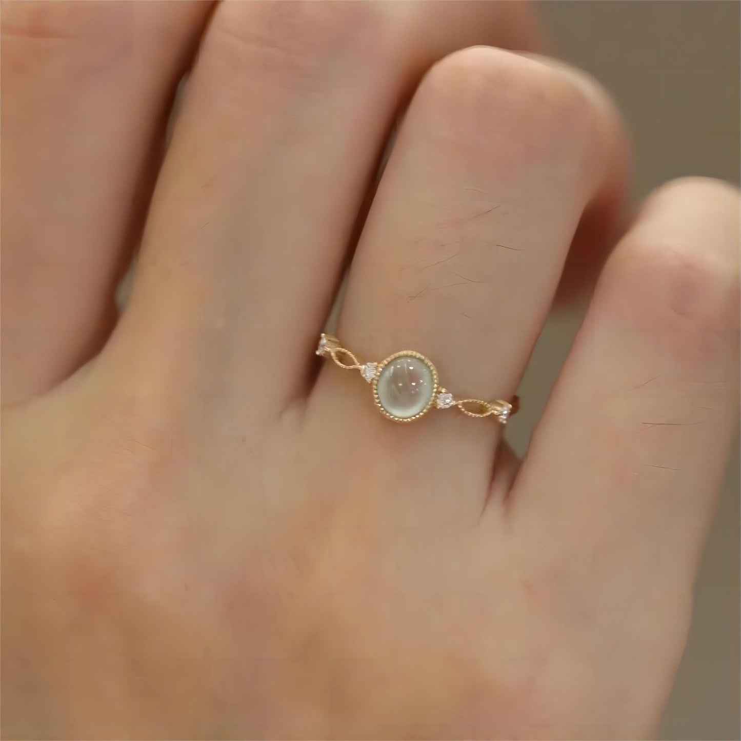Charmante bague en opale de style baroque