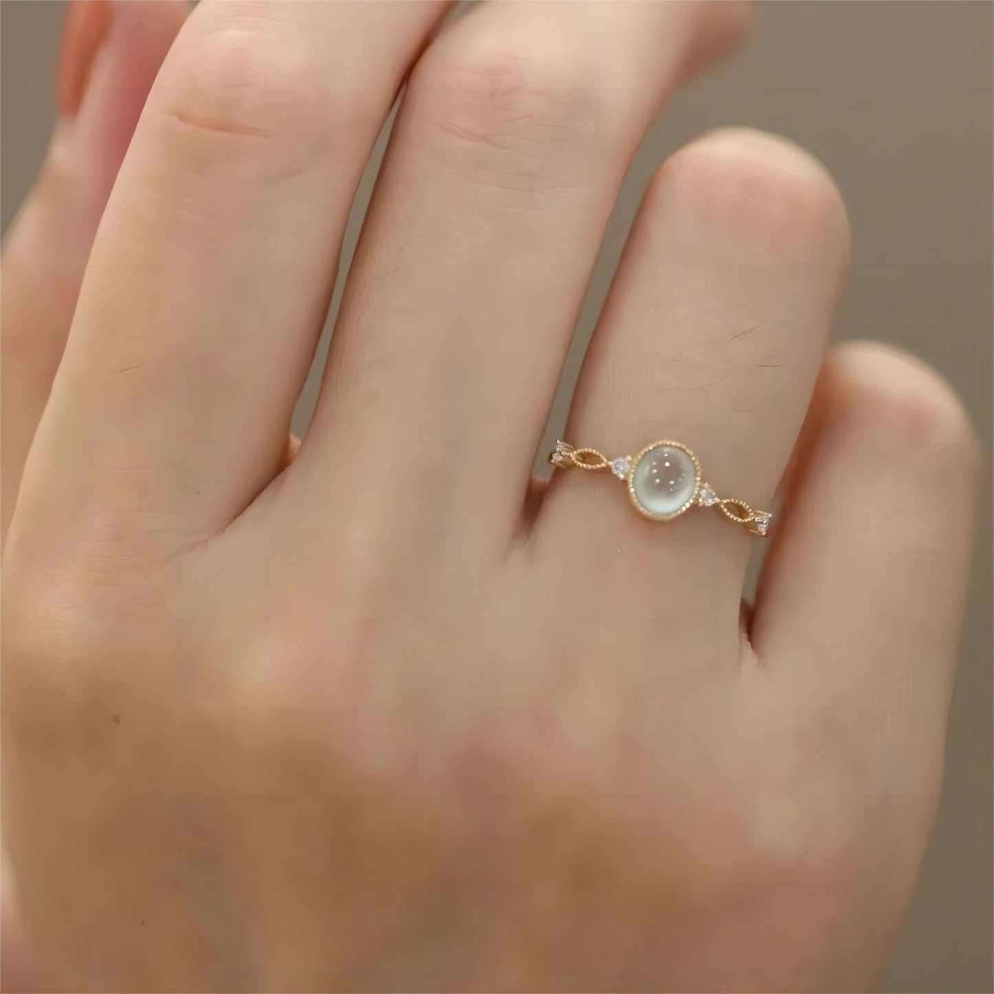 Charmante bague en opale de style baroque