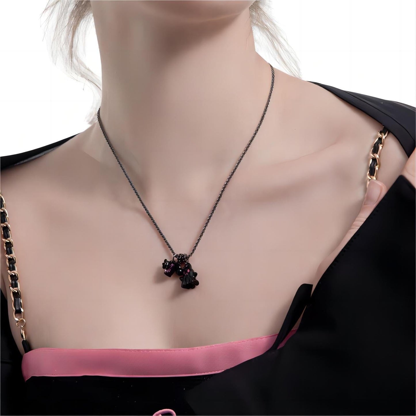 Collier Kawaii Petit Fantôme Noir et Blanc