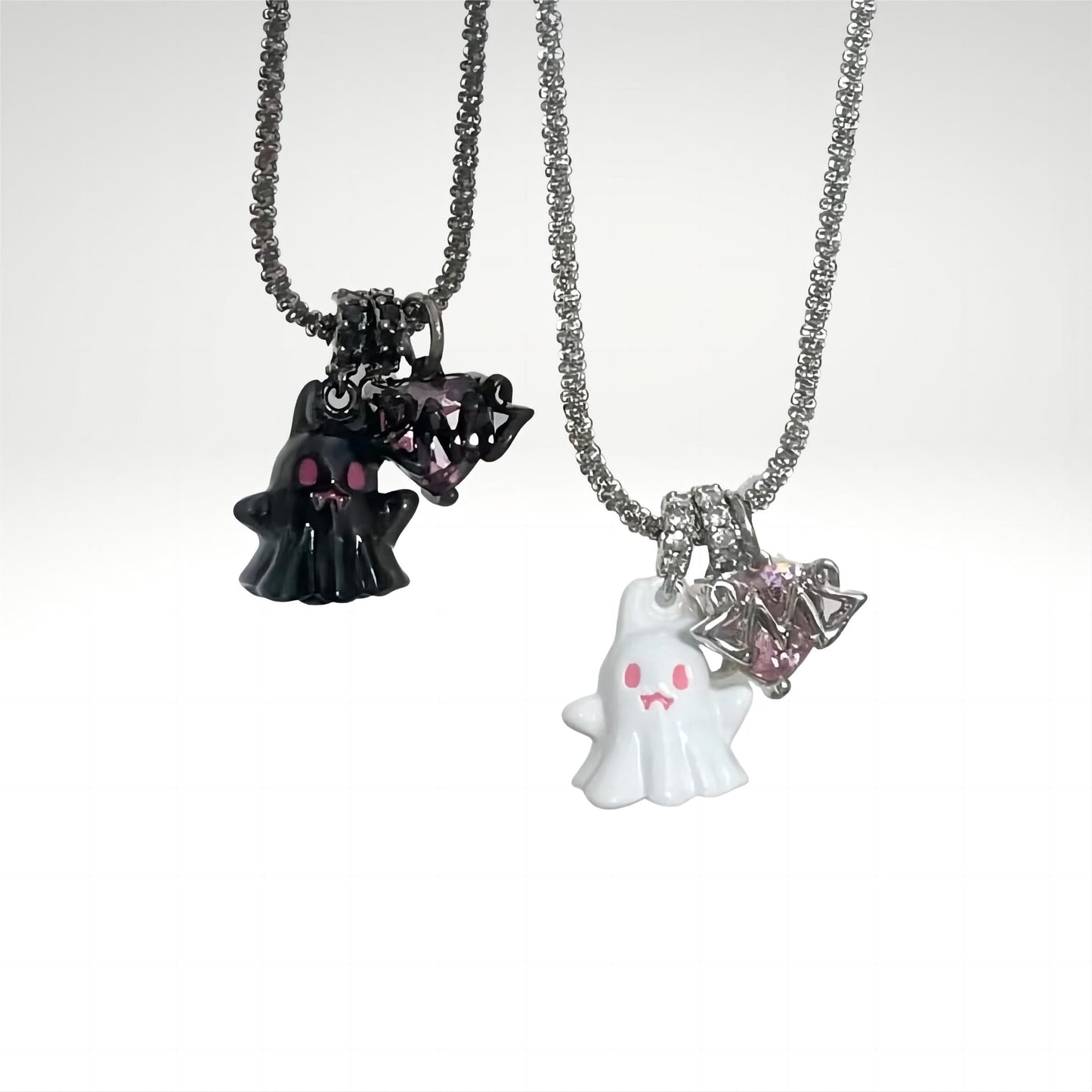 Collier Kawaii Petit Fantôme Noir et Blanc