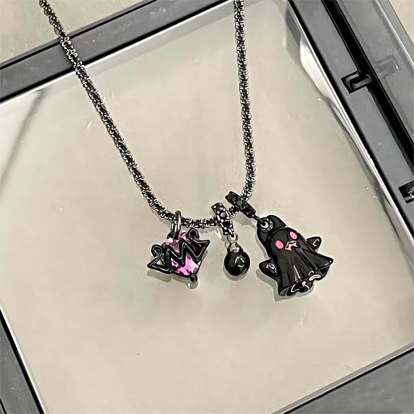 Collier Kawaii Petit Fantôme Noir et Blanc