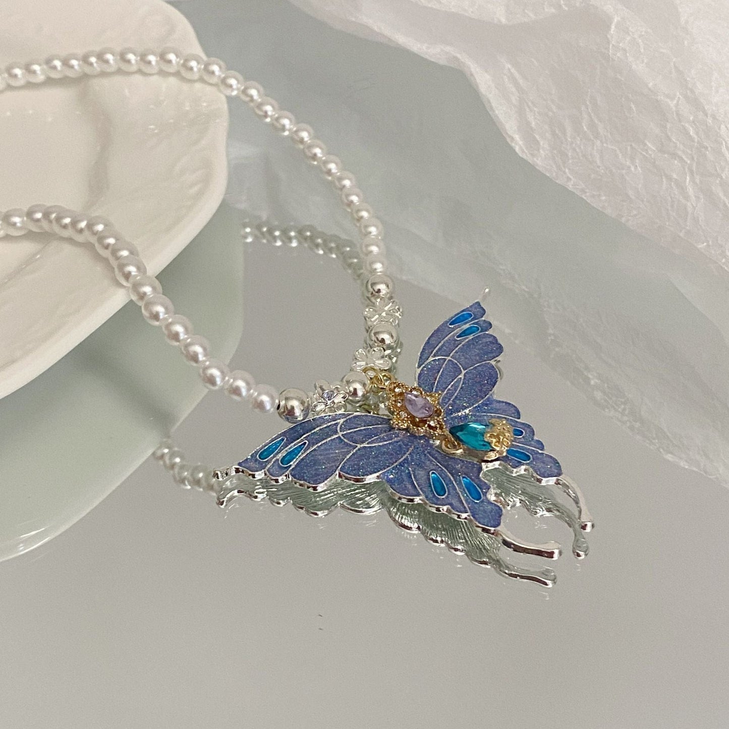 Collier chaîne de perles papillon coloré chic