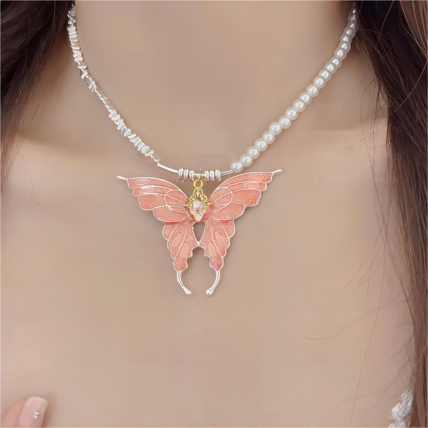Collier chaîne de perles papillon coloré chic