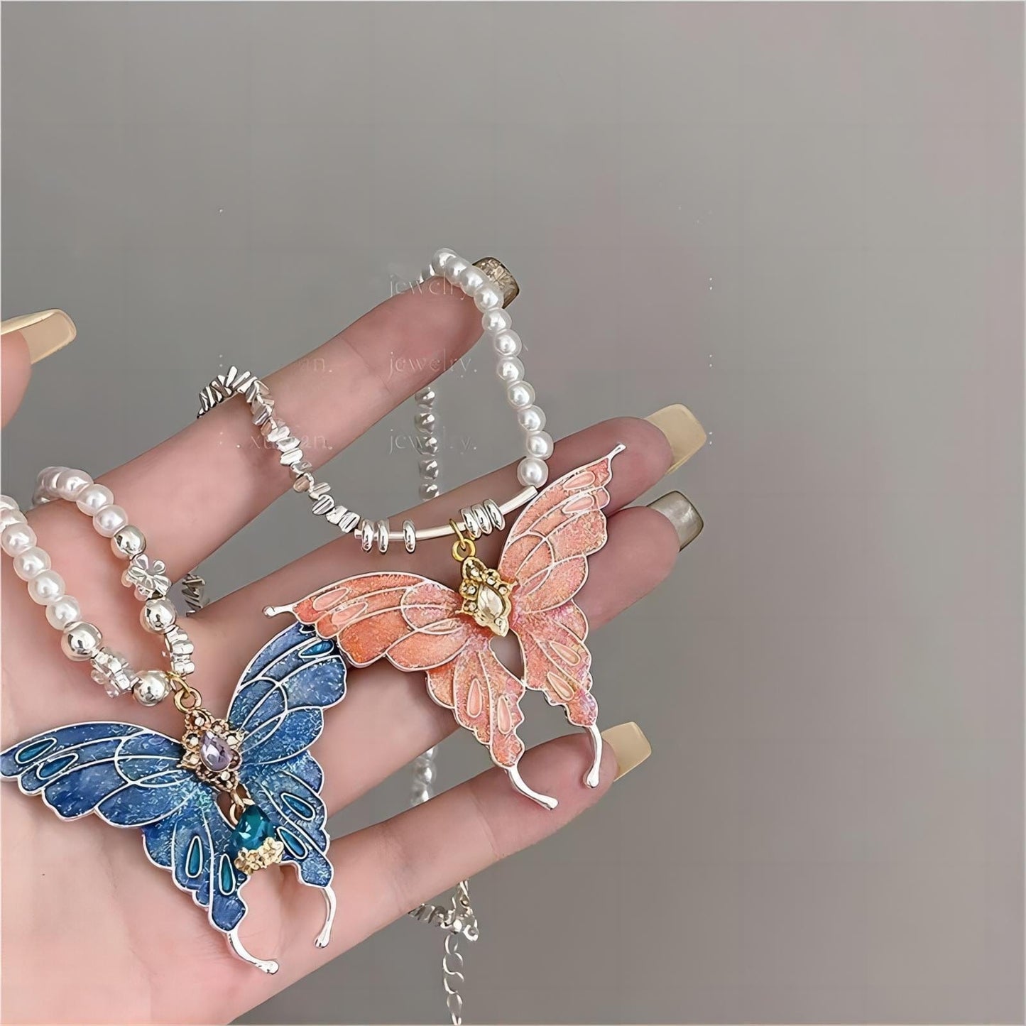 Collier chaîne de perles papillon coloré chic