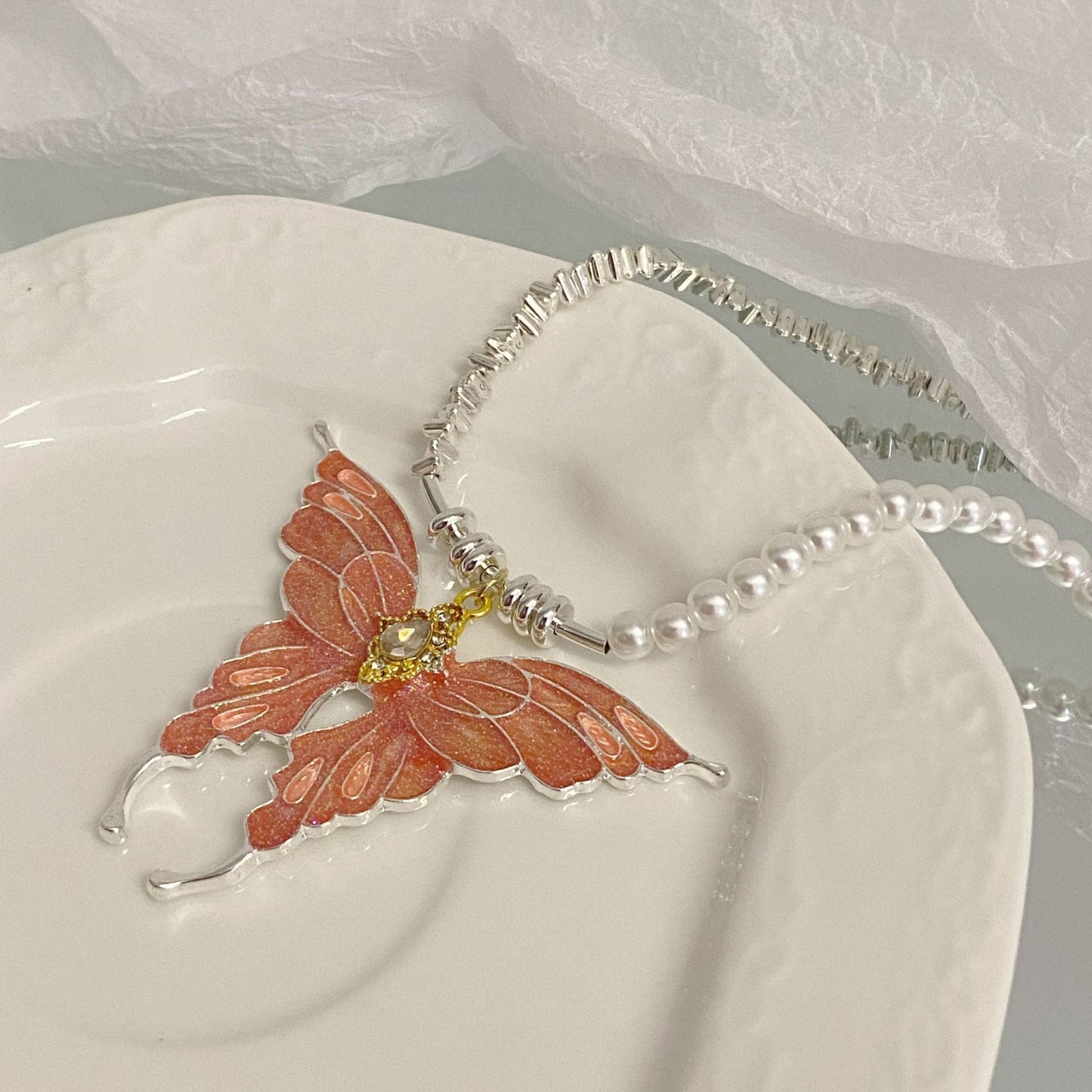 Collier chaîne de perles papillon coloré chic