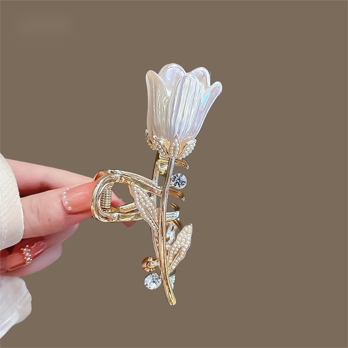 Haarspange mit Tulpen-Chignon-Klauenclip und Perleneinlage